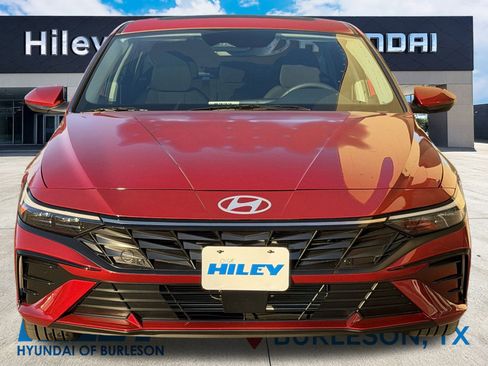 Certified 2025 Hyundai Elantra SEL FWD image 8