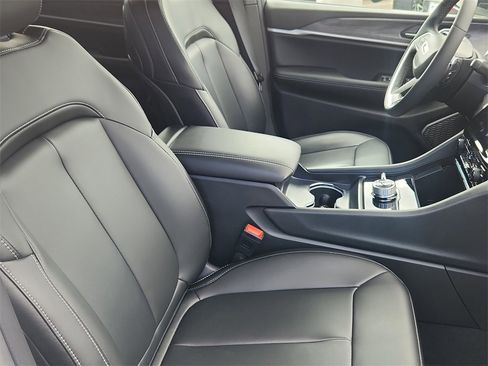 New 2025 Jeep Grand Cherokee L Limited w/ Black Appearance Package image 23