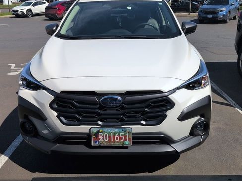 Used 2024 Subaru Crosstrek 2.0i Premium image 3