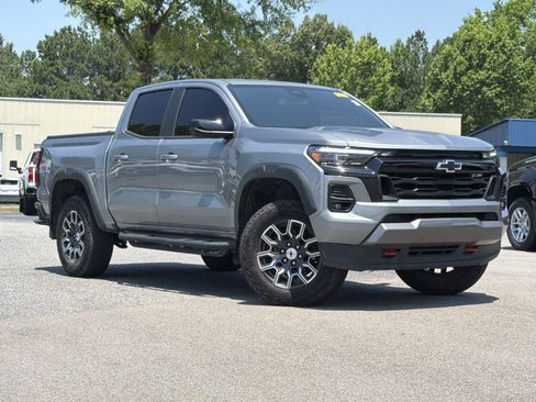 Used 2023 Chevrolet Colorado Z71 w/ Z71 Convenience Package 2 AWD/4WD image 2
