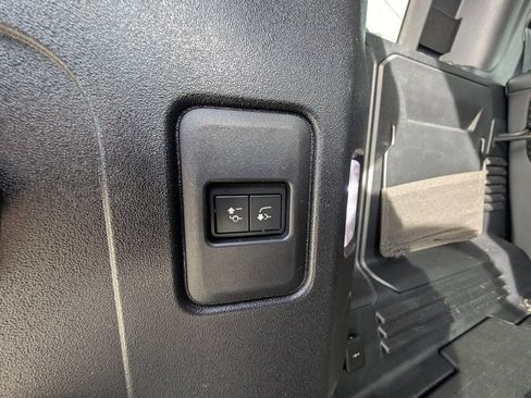 Used 2024 Land Rover Defender 110 S image 41