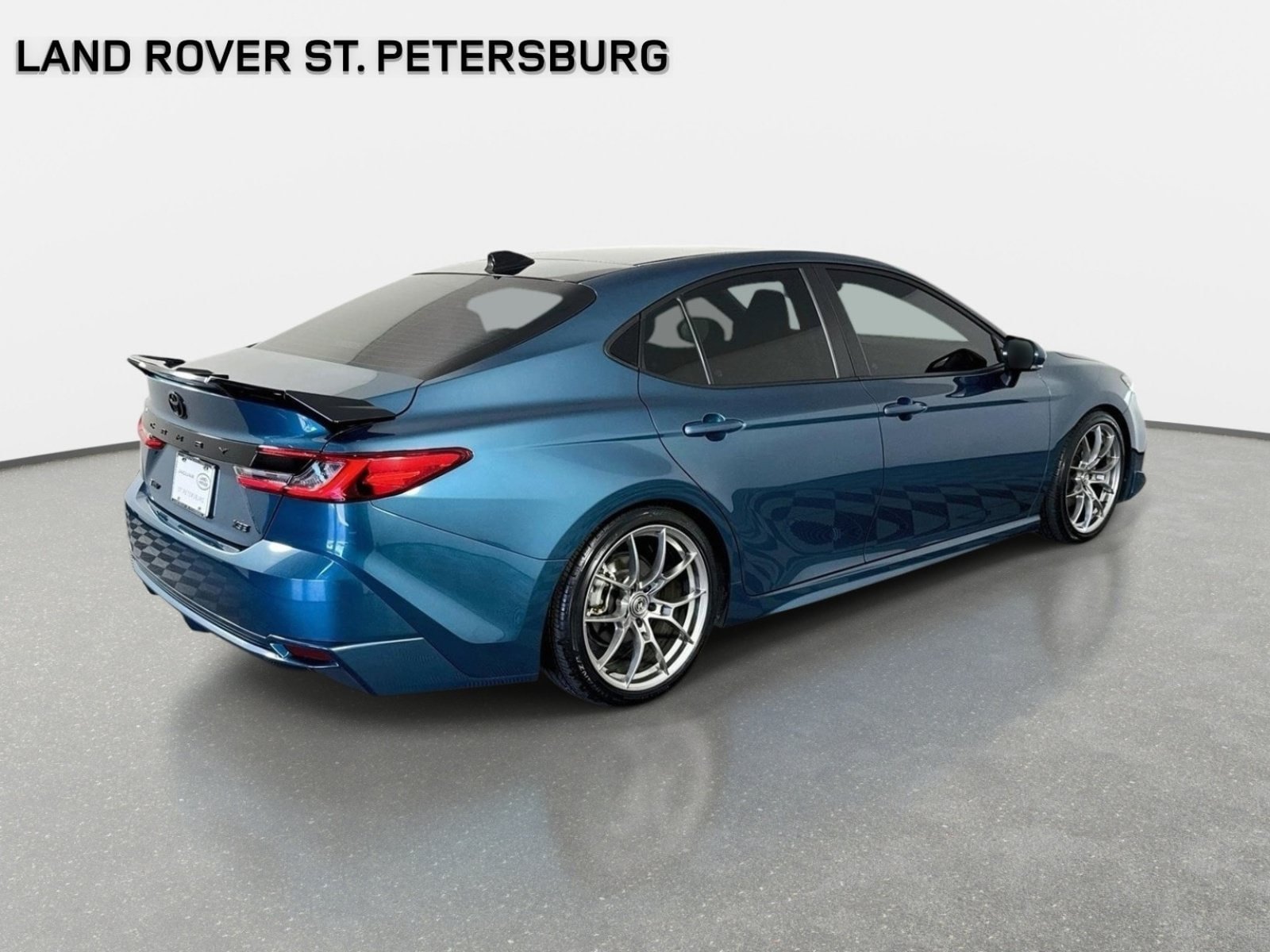 Used 2025 Toyota Camry XSE FWD image 5