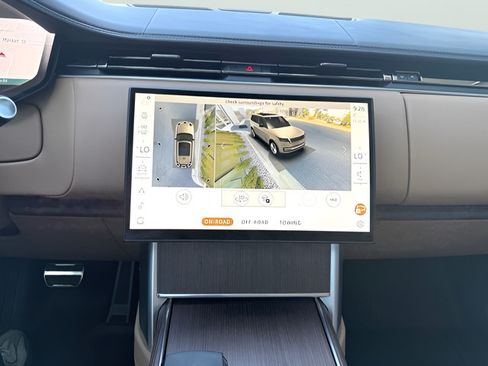 Certified 2025 Land Rover Range Rover SE AWD/4WD image 22