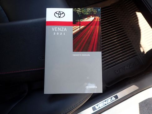 Used 2021 Toyota Venza XLE image 29