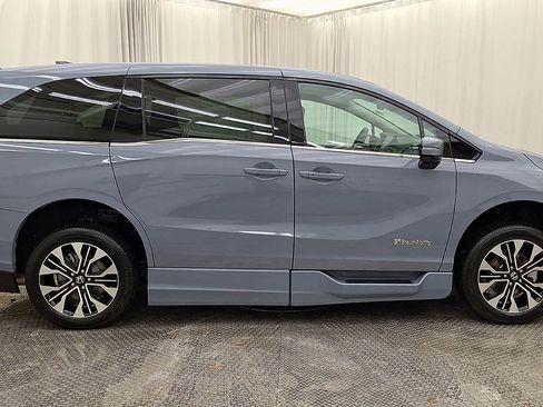 Used 2026 Honda Odyssey Elite image 4