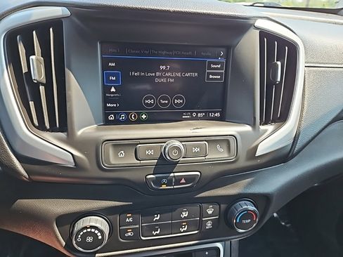 Used 2024 GMC Terrain SLE image 18