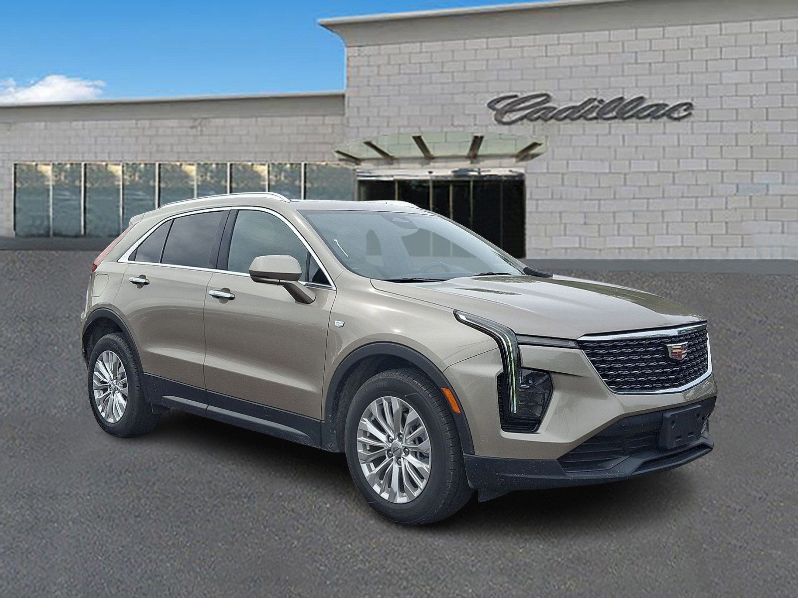 Certified 2024 Cadillac XT4 Luxury w/ Cold Weather Package AWD/4WD image 3