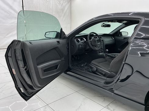 Used 2012 Ford Mustang GT RWD image 16
