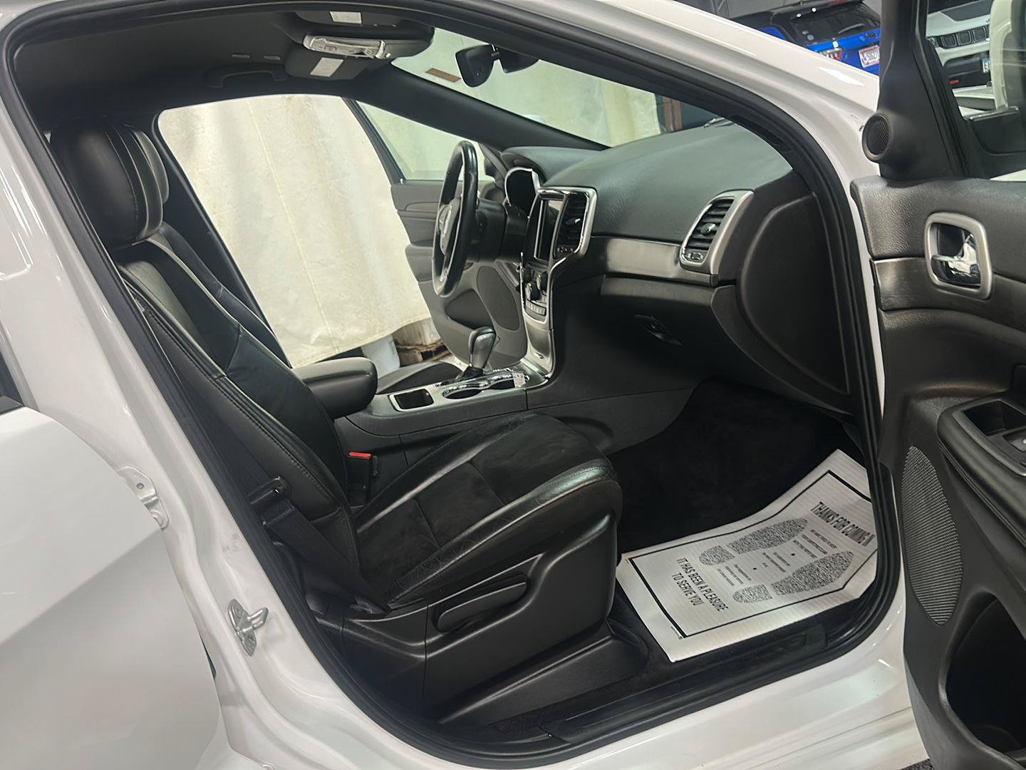Used 2018 Jeep Grand Cherokee Altitude AWD/4WD image 28