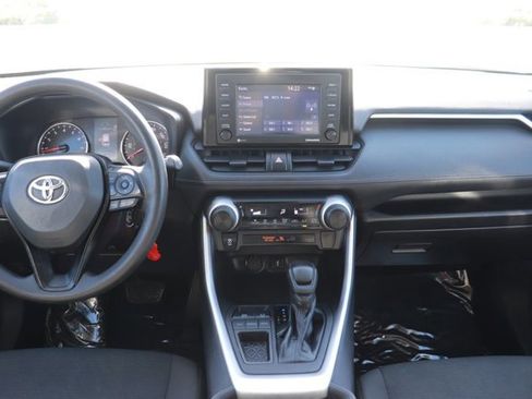 Used 2021 Toyota RAV4 LE image 17