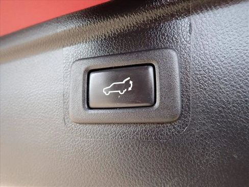 Used 2016 Subaru Outback 2.5i Premium image 9