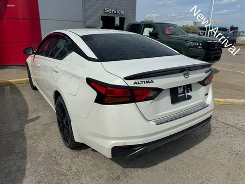 Used 2022 Nissan Altima 2.5 SR w/ Midnight Edition Package image 2