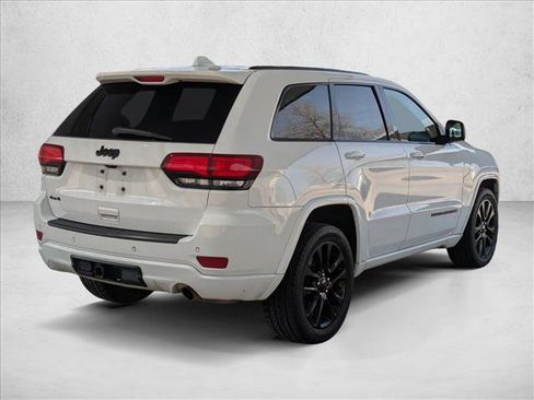 Used 2018 Jeep Grand Cherokee Altitude image 5