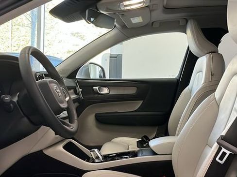 Certified 2023 Volvo XC40 B5 Plus w/ Climate Package image 10