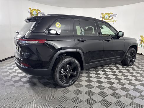 New 2025 Jeep Grand Cherokee Limited w/ Luxury Tech Group II AWD/4WD image 10