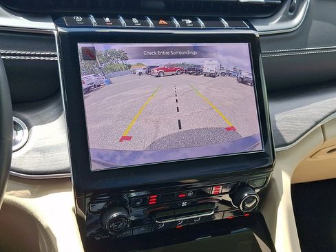 Used 2022 Jeep Grand Cherokee L Limited AWD/4WD image 28