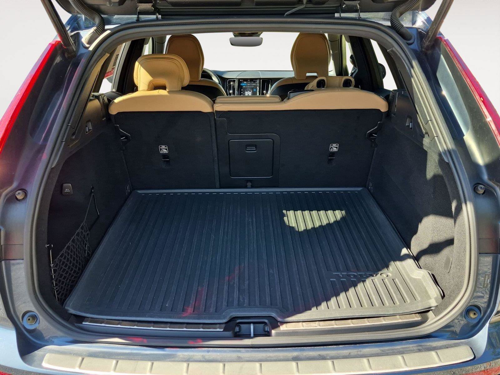 Used 2024 Volvo XC60 B5 Ultimate w/ Protection Package Premier AWD/4WD image 16