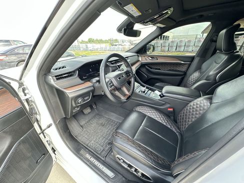 Used 2023 Jeep Grand Cherokee Summit AWD/4WD image 10