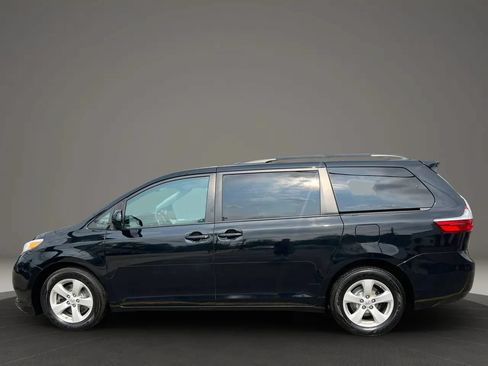 Used 2017 Toyota Sienna LE FWD image 8