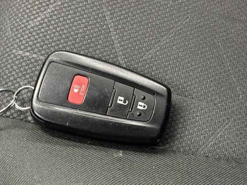 Used 2025 Toyota RAV4 XLE image 29