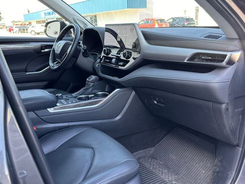Used 2024 Toyota Highlander Platinum AWD/4WD image 22
