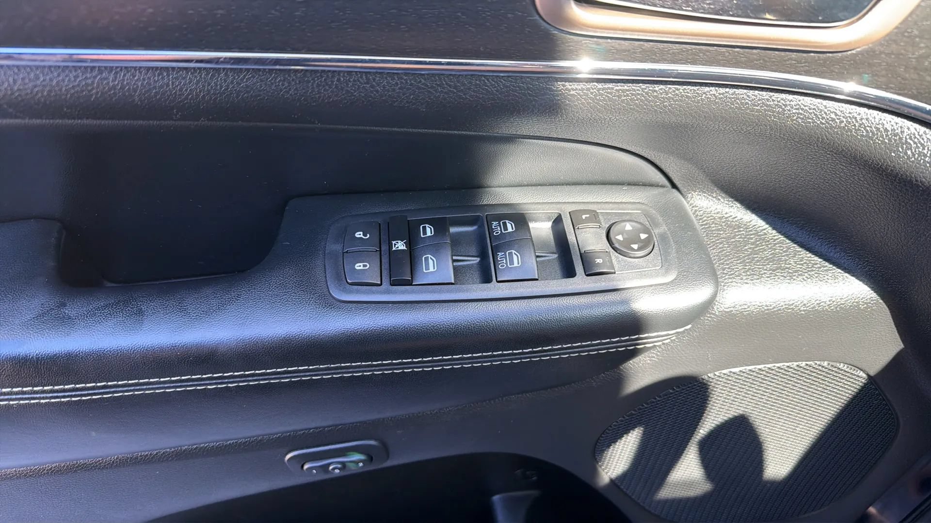 Used 2017 Jeep Grand Cherokee Limited AWD/4WD image 36