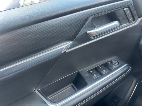 Used 2025 GMC Acadia Elevation image 28