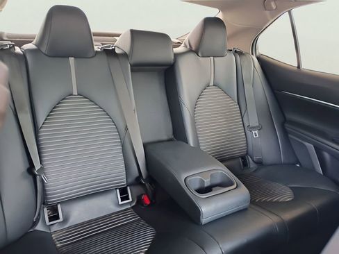 Used 2018 Toyota Camry SE FWD image 33