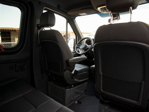 Used 2025 Mercedes-Benz Sprinter 2500 image 18