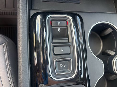 Certified 2025 Honda Pilot Touring image 24
