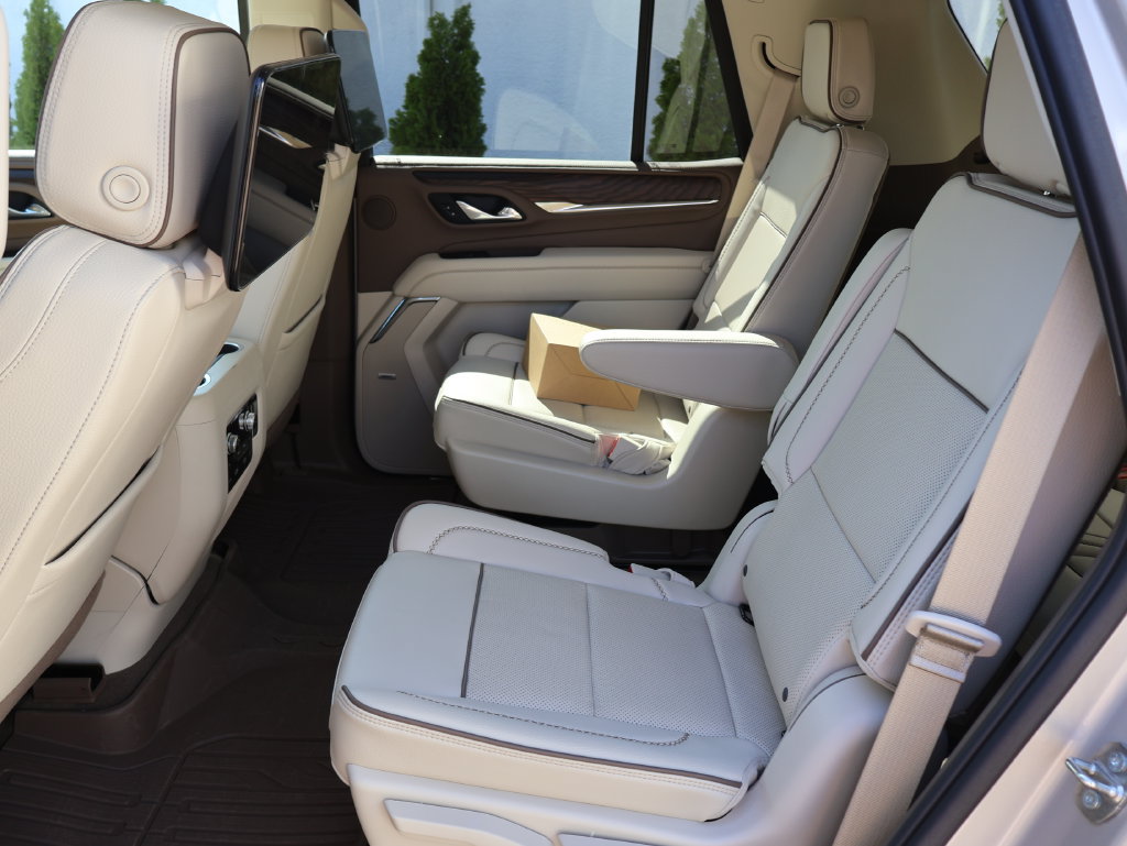 Certified 2023 GMC Yukon Denali w/ Denali Reserve Package AWD/4WD image 10