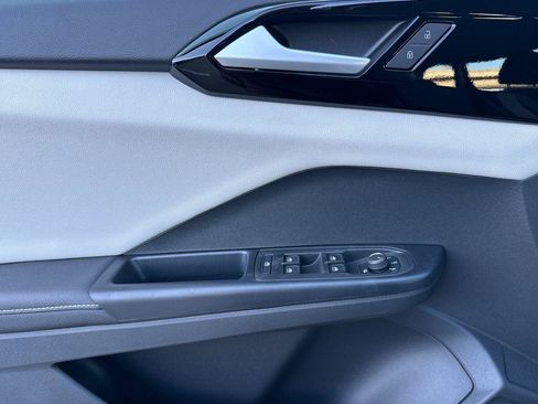 New 2026 Volkswagen Taos S image 10