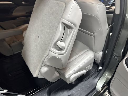 Used 2015 Toyota Highlander XLE AWD/4WD image 36