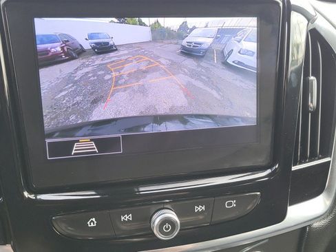 Used 2021 Chevrolet Traverse LT FWD image 34