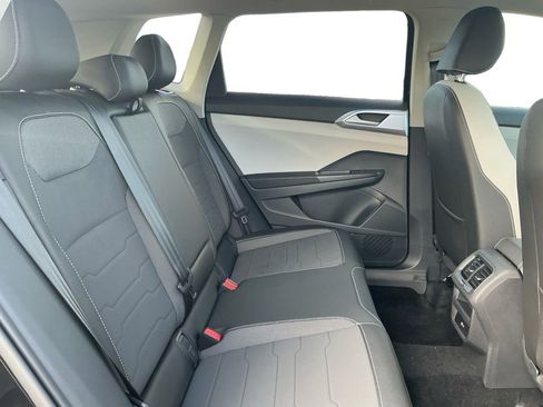 New 2025 Volkswagen Taos SE image 18