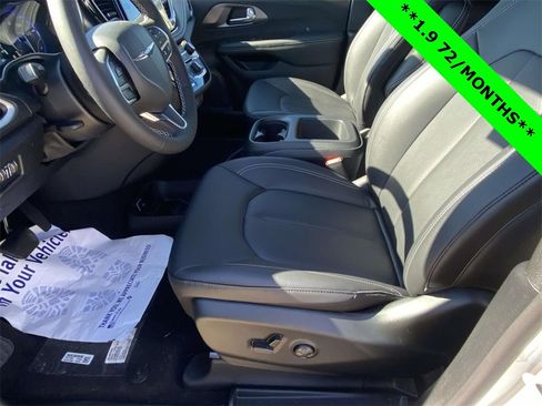 New 2026 Chrysler Pacifica Select image 37