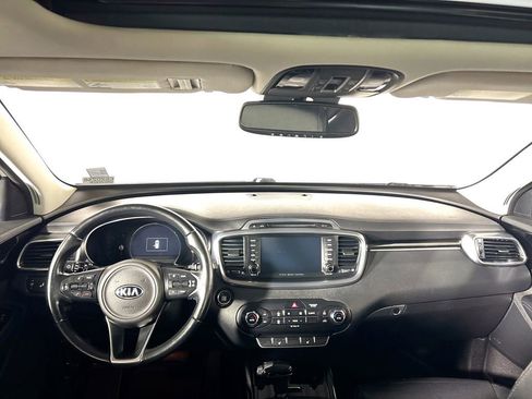 Used 2018 Kia Sorento SX image 12