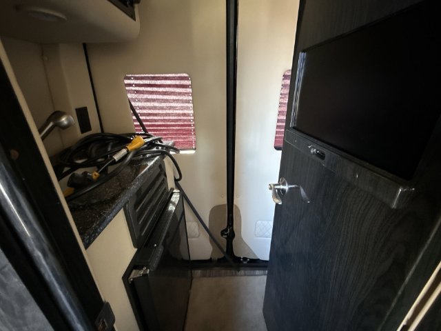 Used 2022 Mercedes-Benz Sprinter 2500 image 32