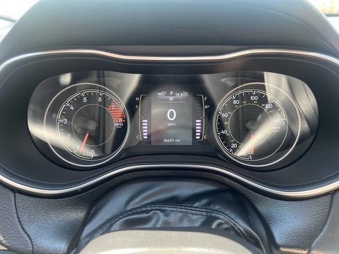 Used 2020 Jeep Cherokee Latitude w/ Cold Weather Group AWD/4WD image 16