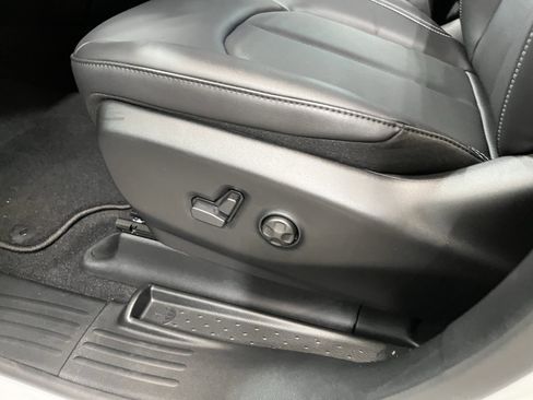 New 2026 Chrysler Voyager LX image 15