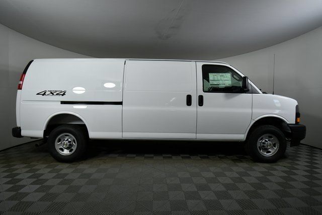 New 2025 Chevrolet Express 3500 Extended RWD image 15