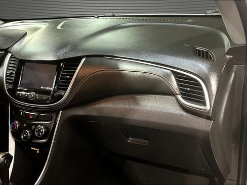 Used 2021 Chevrolet Trax LT AWD/4WD image 22