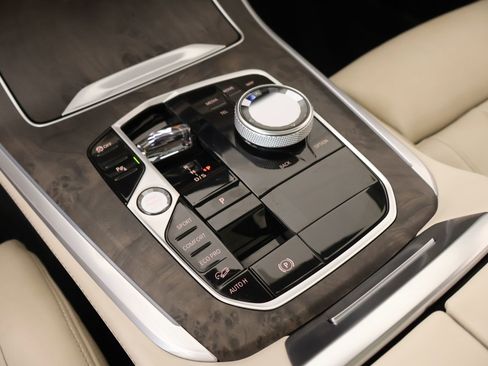 Used 2025 BMW X5 M60i AWD/4WD image 9