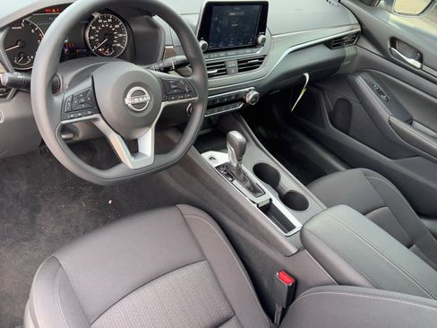 New 2025 Nissan Altima 2.5 SV image 18