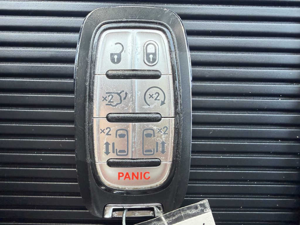Used 2024 Chrysler Pacifica Touring-L FWD image 37