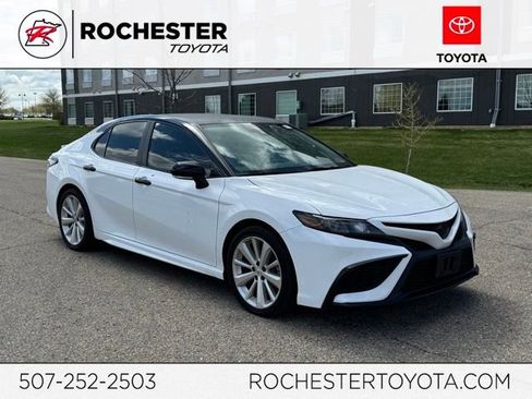 Used 2021 Toyota Camry SE w/ Cold Weather Package AWD/4WD image 1