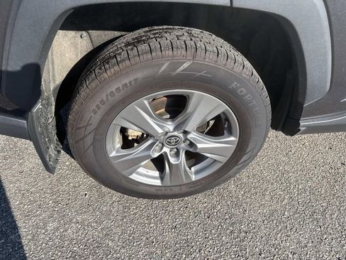 Used 2022 Toyota RAV4 XLE w/ Convenience Package image 9