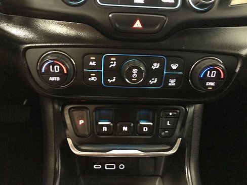 Used 2018 GMC Terrain Denali w/ Advanced Safety Package AWD/4WD image 29