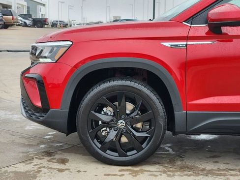 New 2024 Volkswagen Taos SE image 6