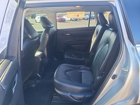 Used 2023 Toyota Highlander XLE image 24